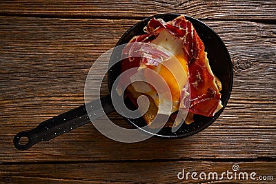 Tapas huevos rotos broken eggs with ham Stock Photo