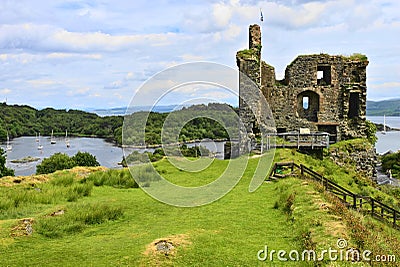 Tarbert Castle overlooking East Loch Tarbert, Tarbert, Argyll and Bute, Scotland Stock Photo