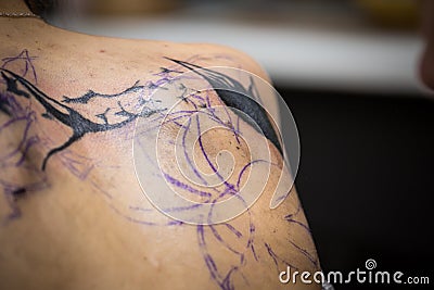 Tattooer showing process of making a tattoo, hands holding a tatoo machine Stock Photo