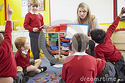 Teacher Teaching Spelling To Elementary School Pupils Stock Photo