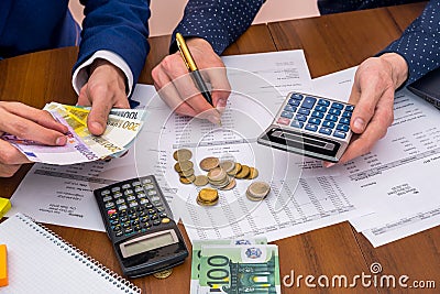 Team analyzes the business expenses of the annual budget Stock Photo