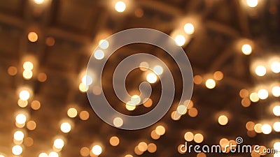 Teatern och konserten Hall Ceiling med den suddiga Bokeh Retro blinkande stort festtält tänder i i stadens centrum 1080p lager videofilmer Teatern och konserten Hall Ceiling med den suddiga Bokeh Retro blinkande stort festtält tänder i i stadens centrum 1080p lager videofilmer