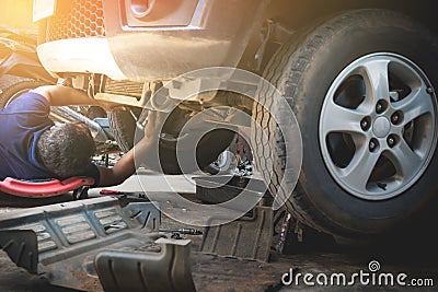 Technician checking engine of car. Auto mechanic checking car en Editorial Stock Photo