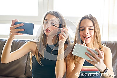 Teenager girls best friends makeup selfie camera Stock Photo