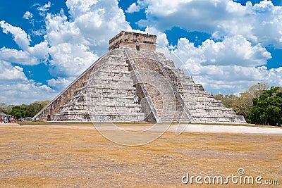 The Temple of Kukulkan at the ancient mayan city of Chichen Itza Stock Photo