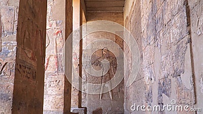 Templo De Seti I Em Abydos Abydos E Notavel Pelo Templo Memorial De Seti I Que Contem Os Abydos Do Rei Do Egito Video Estoque Video De Pintado Interior