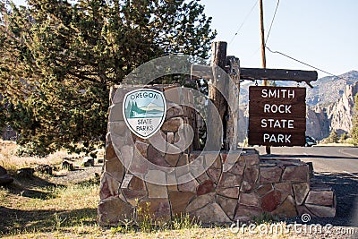 Welcome sign for Smith Rock State Park, part of Oregons state park system Editorial Stock Photo