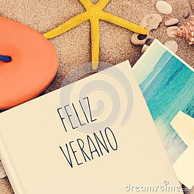 Text feliz verano, happy summer in spanish Stock Photo