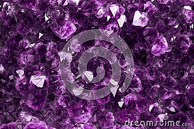 The texture of a mineral precious or semiprecious amethyst stone, shimmering with purple shades, is close-up Stock Photo