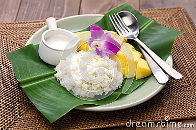 Thai mango sticky rice, khao niaow ma muang Stock Photo