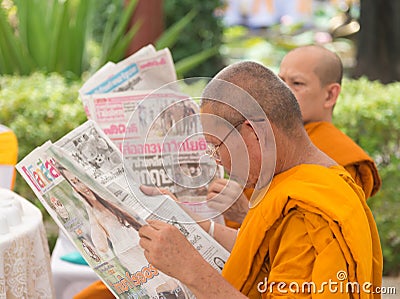 Thai monks read newspaper Editorial Stock Photo