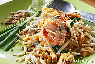 Thai stir-fried rice noodles with fresh shrimp Stock Photo