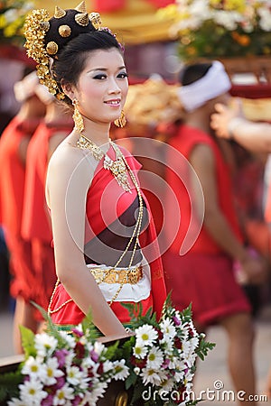 https://thumbs.dreamstime.com/x/thai-woman-traditional-clothes-19938876.jpg