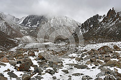 Tibet, mountain landscape at an altitude of 5500 meters on the route on the way of the parikrama around Kailas mount Stock Photo