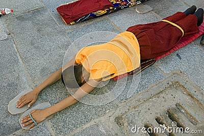 Tibetan pilgrim in Lhasa Stock Photo