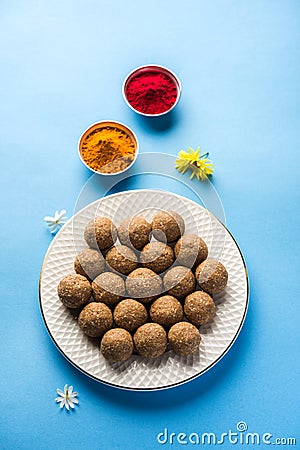 Happy Makar Sankranti - Tilgul or Til Gul with haldi Kumkum Stock Photo