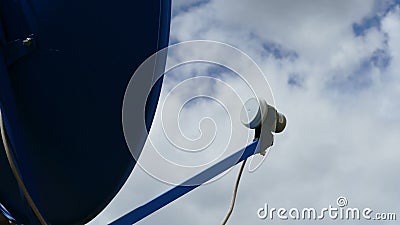 Timelapse da antena da televisão satélite filme Timelapse da antena da televisão satélite filme