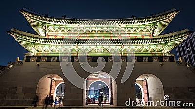 Timelapse dos povos na porta de Gwanghwamun em Seoul, Coreia do Sul Timelapse dos povos na porta de Gwanghwamun em Seoul, Coreia do Sul