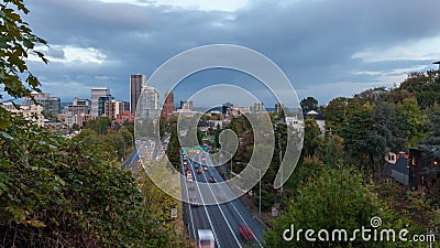 Timelapse film av upptagen trafik för huvudväg 26 in i i stadens centrum Portland Oregon 1080p arkivfilmer Timelapse film av upptagen trafik för huvudväg 26 in i i stadens centrum Portland Oregon 1080p arkivfilmer