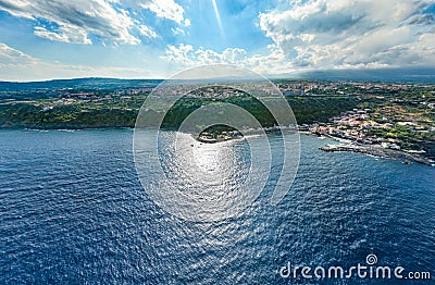 Timpa di Acireale vista aerea dall`alto su Santa Maria la scala con mare e cielo blu Stock Photo