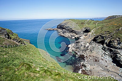 Tintagel Castle set high on Cornwall,s Rugged North Coast Stock Photo