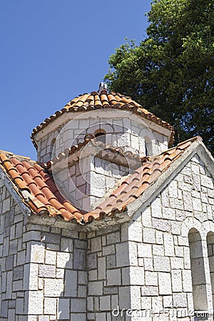 Tiny church, Greek Orthodox along roadside in rural Greece Stock Photo