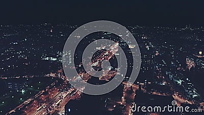 Tirs aériens de nuit dans la ville clips vidéos Tirs aériens de nuit dans la ville clips vidéos