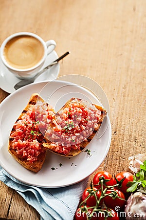 Tomato, garlic, herb and onion salsa on tostada Stock Photo