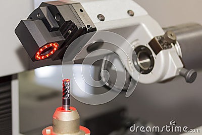 Tool setting on tool presetter machine for cnc machining center Stock Photo