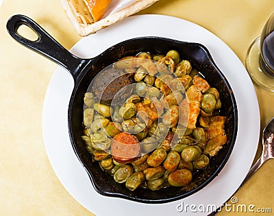 Top view of Catalan beans stewed with morcilla, chorizo, bacon Stock Photo