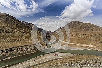 Top view of confluence of rivers Indus and Zanskar Stock Photo