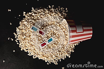 top view of popcorn spilled of cardboard bucket with 3d glasses Stock Photo