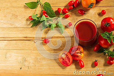 Top view, Tomato juice in clear glass On the wooden table Decorate with small and large fruits Stock Photo