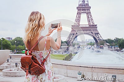 Tourist taking photo of Eiffel tower in Paris Stock Photo