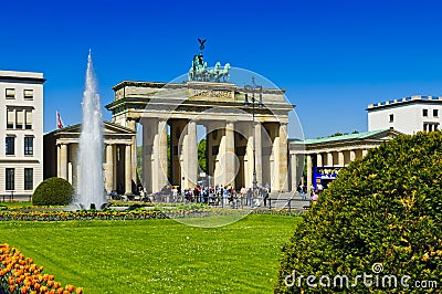 Tourists at the brandenburg gate in berlin Editorial Stock Photo