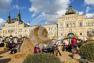 Tourists at the festival `Golden autumn` in Moscow on Red square. Editorial Stock Photo