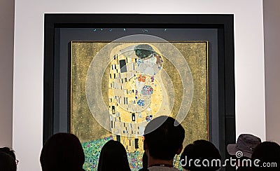 Tourists looking at The Kiss by Gustav Klimt, Vienna Editorial Stock Photo