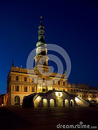 Town Hall at night, Main Square & x28;Rynek Wielki& x29;, Zamosc, Poland Stock Photo