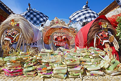 Traditional Balinese spirits - Barong and two witches Leyaks Stock Photo