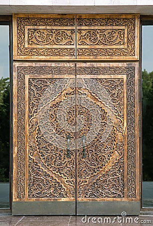 Traditional carved wooden door, Uzbekistan Stock Photo