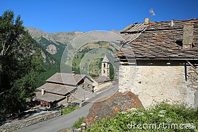 Traditional houses and roofs, with Reformee church, Saint Veran, Queyras Regional Natural Park Stock Photo