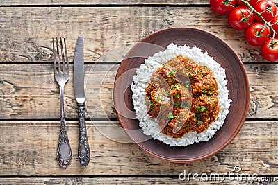 Traditional Madras butter Beef spicy sauce slow cook lamb food with rice and tomatoes in clay dish Stock Photo