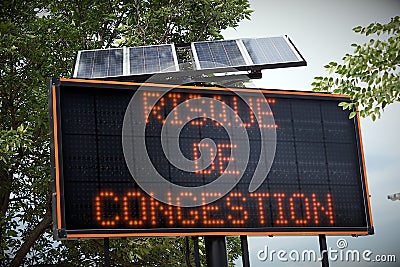 Traffic congestion road jam led display quebec french risque de congestion Stock Photo