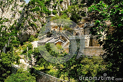 Trail and cliffs in Songshan Mountain, Dengfeng, China. Songshan is the tallest of the 5 sacred mountains Stock Photo