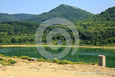 Tranquil, beautiful close view to the Luda Kamchia river, Tsonevo dam and Old Mountain in Bulgaria. Popular place for fishing and Stock Photo