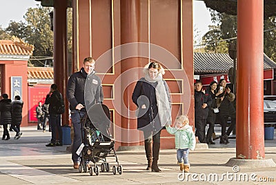 A traveling family Editorial Stock Photo