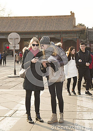 Traveling girls Editorial Stock Photo