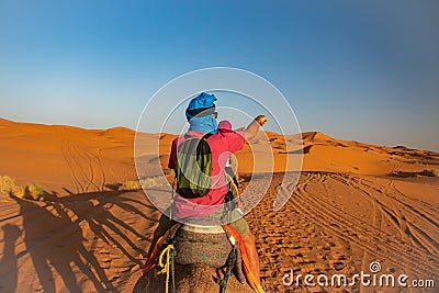 Travesia en camello por el desierto del Sahara. Erg Chebbi. Merzouga. Marruecos Stock Photo