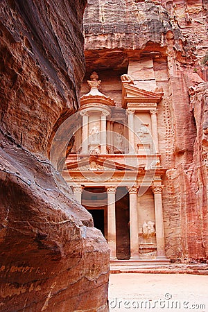 The Tresury from the Siq, Petra, Jordan Stock Photo