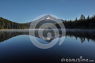 Trillium Lake early morning with Mount Hood, Oregon, USA Stock Photo